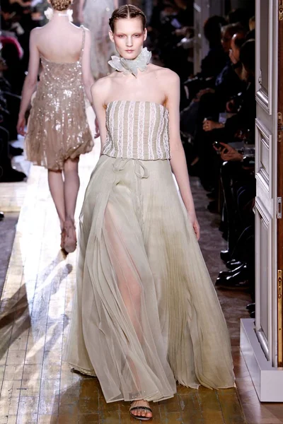 Look 25